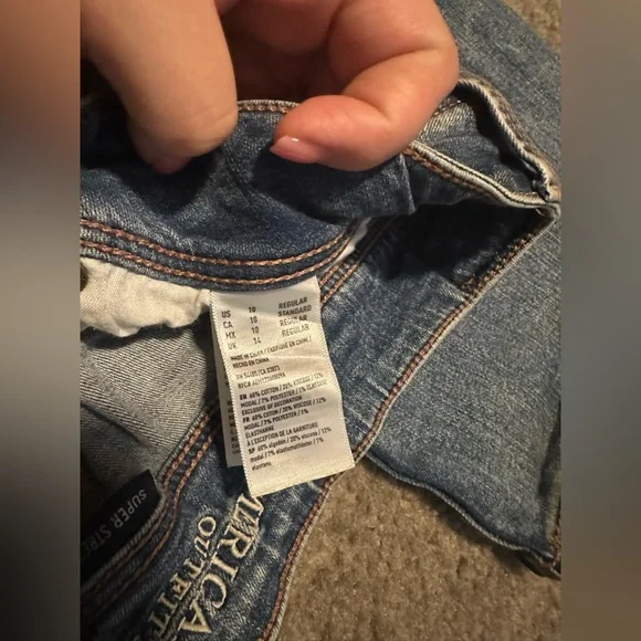 American Eagle Medium Wash Jeans - Picture 3 of 4